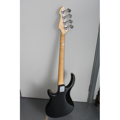 19 - Peavey Milestone III Bass Guitar, 117cm.