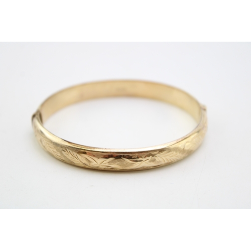 9ct gold hinged bangle 65mm wide, 10g.