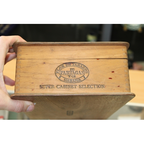 295 - A vintage Flor de Tabacos de Partagas Habana Super Cabinet Selection box No. 1 for 100 cuban cigars ... 