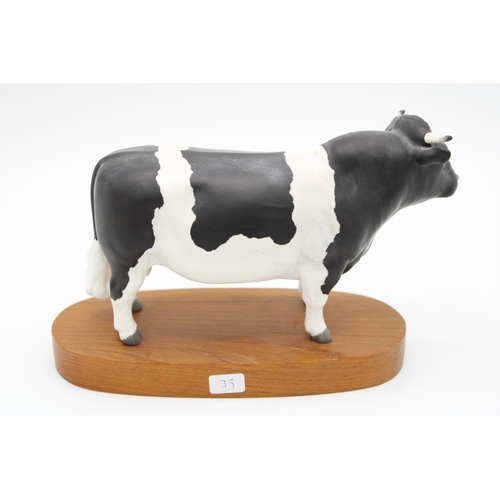 11 - Beswick matt Friesian Bull 1439A.
