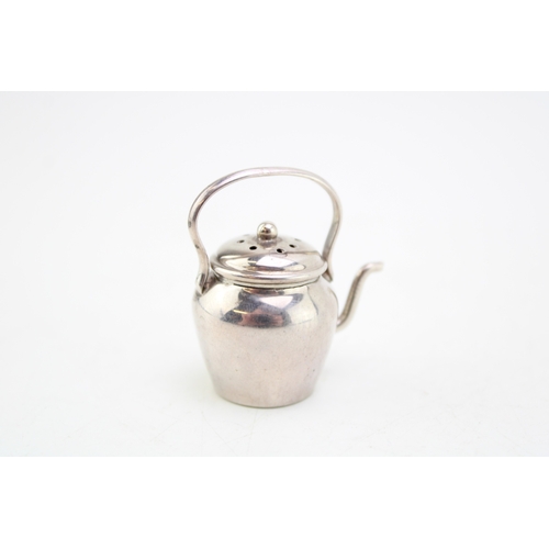 146 - A novelty pepperette in the form of a kettle, John Thompson & Sons, Birmingham, likely 1935, mark ru... 