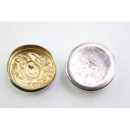 147 - A silver rouge or make-up pot, of circular form with rococo decorative lid and gilt interior, Willia... 