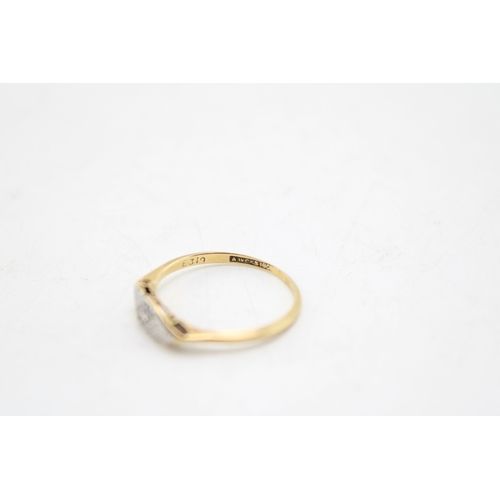 176 - An Art Deco 18ct gold and diamond three stone ring, the three small diamonds inset to engraved shape... 