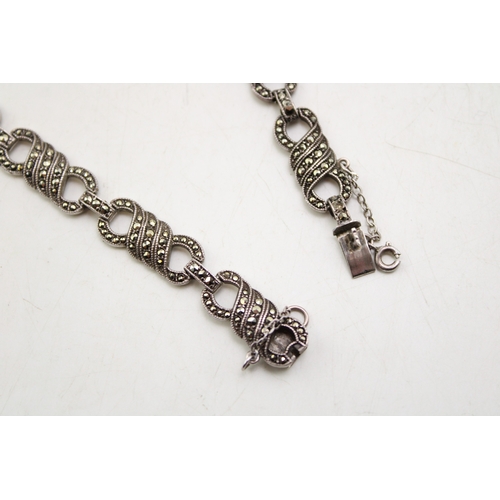 196 - A silver marcasite necklace, 39cm long.