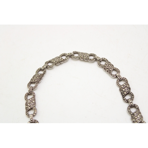 196 - A silver marcasite necklace, 39cm long.