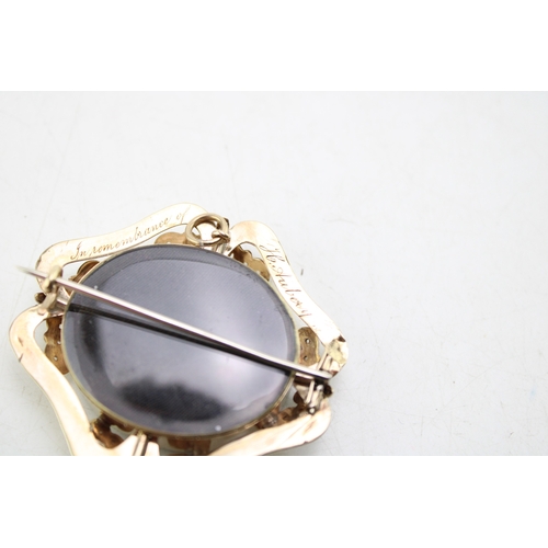 199 - A gold memorial brooch with plaited hair to central component, the rear  reading 'In Remembrance of ... 