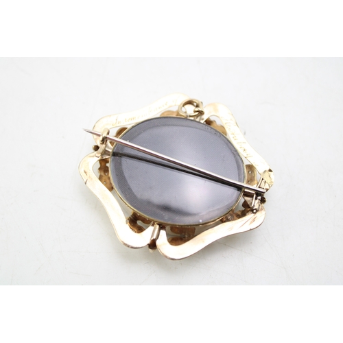 199 - A gold memorial brooch with plaited hair to central component, the rear  reading 'In Remembrance of ... 