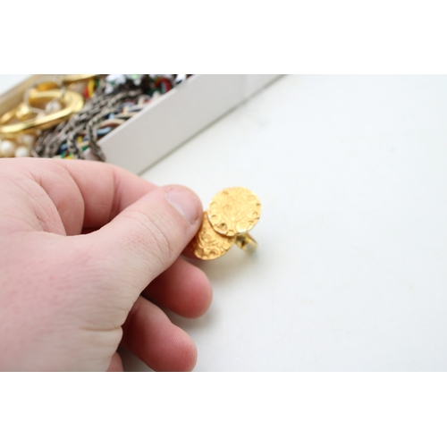 229 - A group of vintage silver and costume jewellery including an unmarked white metal modernist pendant ... 