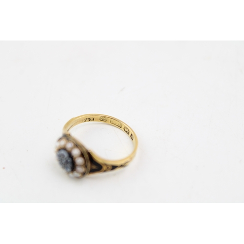 231 - A Victorian 15ct gold mourning ring, set with central five petalled black shell cameo, surrounded by... 