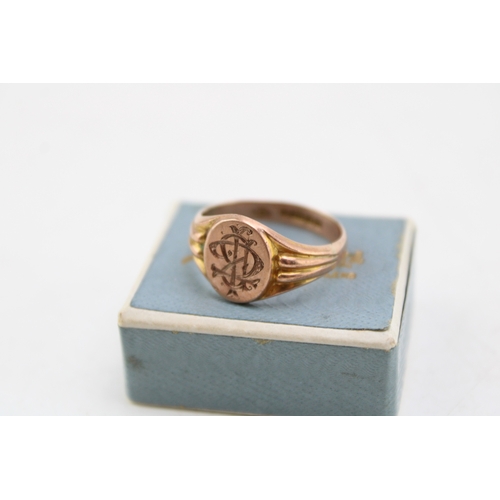 243 - 9ct gold gentleman's signet ring with monogram, together with vintage ring box, ring size S, 4.7g.