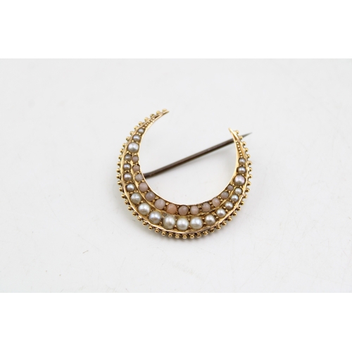 252 - A 15ct gold and seed pearl and pale coral crescent moon brooch, approximately 32mm diameter, with ba... 