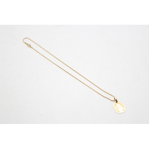 249A - An 18ct gold chain with an 18ct gold erotic pendant, 8.1g, chain 46cm long.