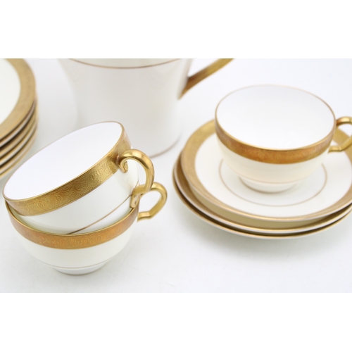 263 - Minton Buckingham pattern tea ware to include tea pot, three cups and saucers and six 22.5cm side pl... 