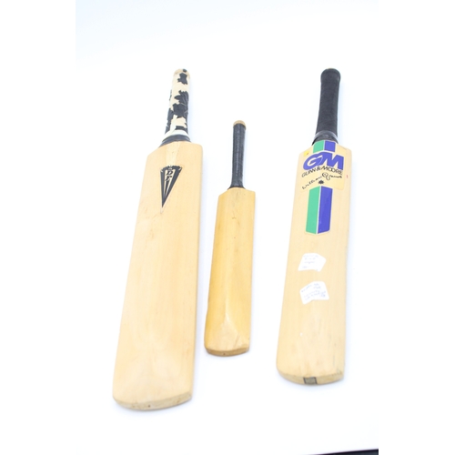 289 - Two signed small cricket bats, to include Hampshire 1982 and Nottingham 1981 with another similar (3... 