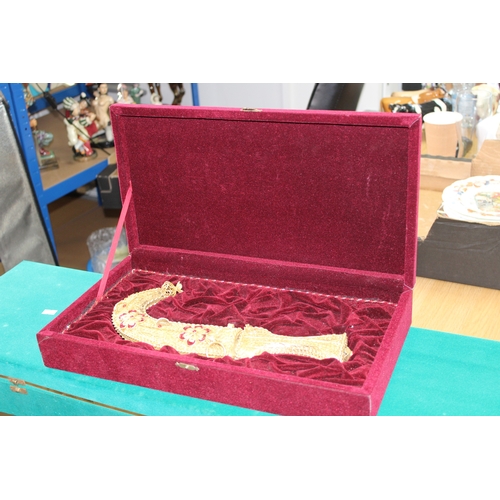 295 - Arabian Peninsular Jambiya ceremonial dagger in presentation case, 34cm long.