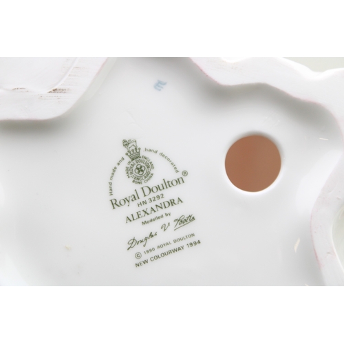 286 - Royal Doulton figurines to include Daydreams, Invitation, Alexandra and Elaine (4).