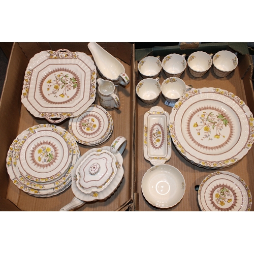 340 - A collection of Spode 'Buttercup' 2/7873 pattern tea and dinnerware to include six 27.5cm dinner pla... 