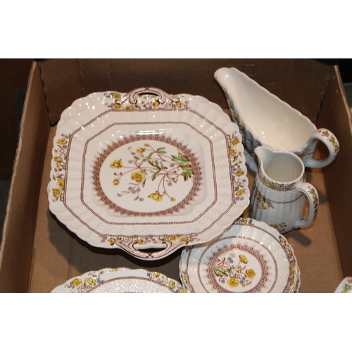 340 - A collection of Spode 'Buttercup' 2/7873 pattern tea and dinnerware to include six 27.5cm dinner pla... 