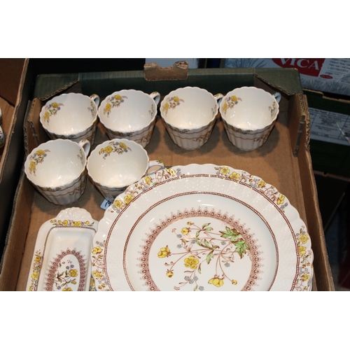 340 - A collection of Spode 'Buttercup' 2/7873 pattern tea and dinnerware to include six 27.5cm dinner pla... 