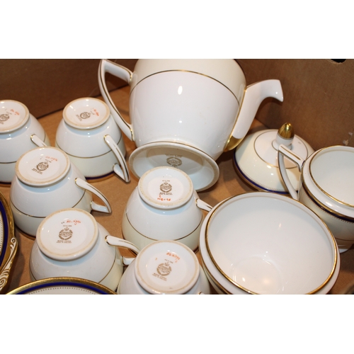 356 - Minton K 396 pattern tea set to include, teapot, cream, sugar bowl, sandwich / cake plate and six tr... 