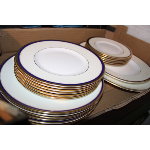 356 - Minton K 396 pattern tea set to include, teapot, cream, sugar bowl, sandwich / cake plate and six tr... 