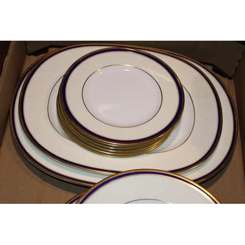 357 - Minton K 396 pattern dinner ware to include six 23cm side plates, six 19.5cm side plates, six 27cm d... 