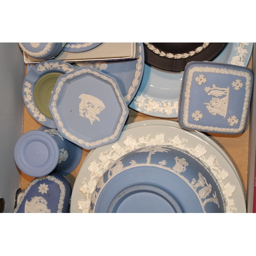 392 - A mixed collection of Wedgwood Jasperware and Queensware items to include, 8