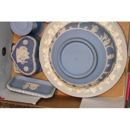 392 - A mixed collection of Wedgwood Jasperware and Queensware items to include, 8