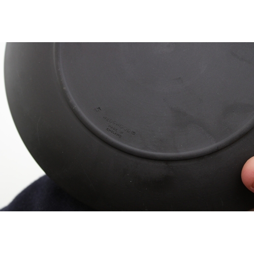 396 - Wedgwood Jasperware Guinness plate, 16.5cm diameter.