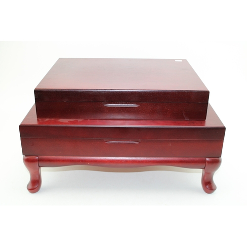 460A - Viners 58 piece canteen, service for 8 persons, silver plated, made in Sheffield, in original case o... 