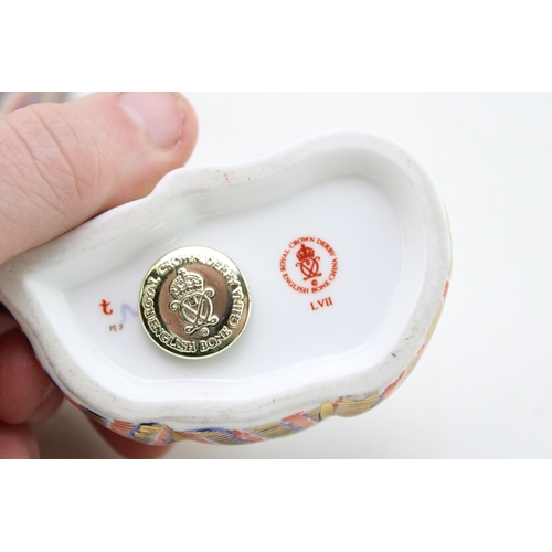 48 - A Royal Crown Derby Cat paperweight, 13cm tall, date code for 1986 (XLIX), decorated in the Imari pa... 