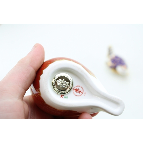 50 - A Royal Crown Derby paperweight, Chaffinch, date code for 1996 (LIX), gold  stopper and red Royal Cr... 