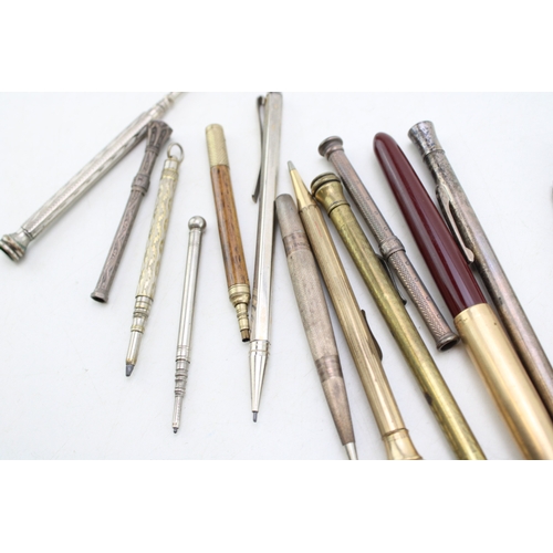567 - Vintage fountain pens to include two Parker examples together with silver propelling pencils and oth... 