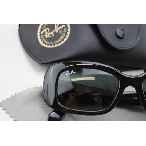 568 - A pair cased of Ray-Ban RB4122 women's rectangular sunglasses in polished black with green G-15 lens... 