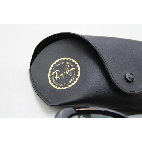 568 - A pair cased of Ray-Ban RB4122 women's rectangular sunglasses in polished black with green G-15 lens... 