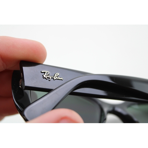 568 - A pair cased of Ray-Ban RB4122 women's rectangular sunglasses in polished black with green G-15 lens... 