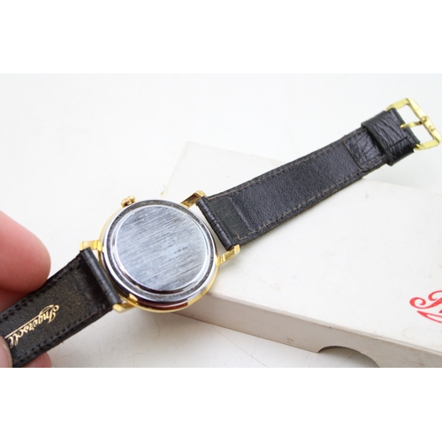 570 - Boxed Ingersoll gentleman's wristwatch, gold tone case, Roman numeral hour markers, black leather st... 