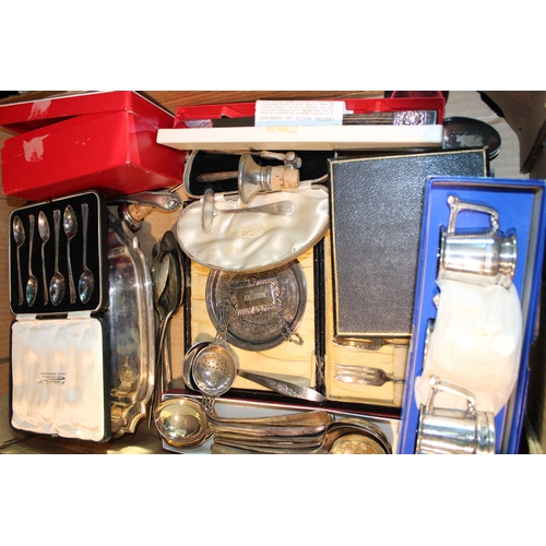 581 - Silver plated items to include cased spoons, serving dish and other similar items, (Qty).