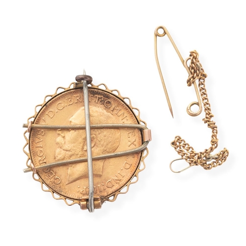 53 - A George V full sovereign, 1913, 8.0g, with 9ct gold removable brooch mount 1.5g excluding safety ch... 