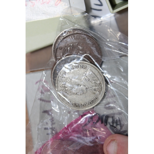 10 - Tray quantity of assorted world & UK coins, including a quantity of coins thought to be silver of va... 