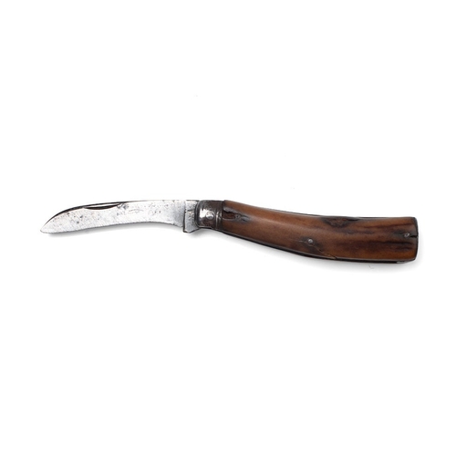 218 - Taylor of Sheffield flat cap pruner pocket knife, horn handle, blade 7cm long, total length 18cm lon... 