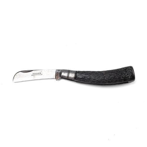226 - A Taylor of Sheffield antique flat cap pruner pocket knife, blade 7cm, 19cm total length.