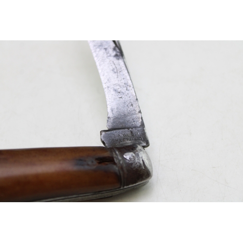218 - Taylor of Sheffield flat cap pruner pocket knife, horn handle, blade 7cm long, total length 18cm lon... 