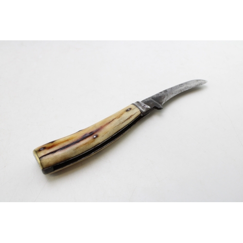 229 - An antique flat cap pruner pocket knife with stag antler handle, kettle engraved to blade, blade 7cm... 