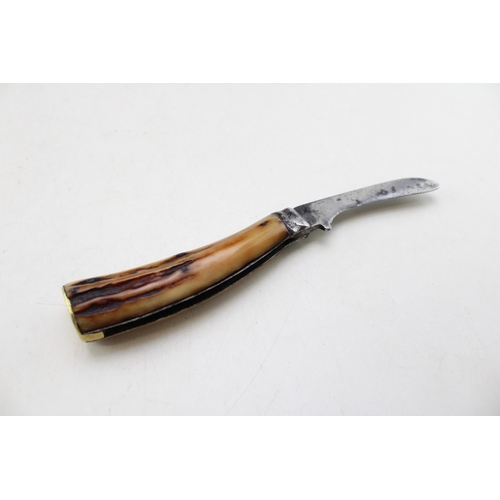 231 - A Sutton & Son antique flat cap pruning pocket knife, engraved with kettle, stag antler handle, blad... 