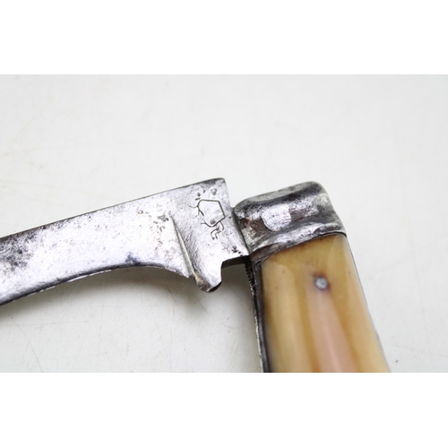 231 - A Sutton & Son antique flat cap pruning pocket knife, engraved with kettle, stag antler handle, blad... 