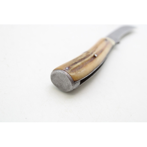 232 - An antique flatcap pruner pocket knife, Sheffield-made, with stag antler handle, blade 7cm long, tot... 