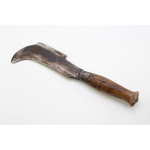 242 - A superb collection of antique billhooks to include  gentleman's and lady's billhooks comprising Vic... 
