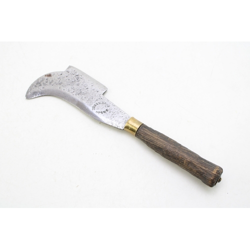 242 - A superb collection of antique billhooks to include  gentleman's and lady's billhooks comprising Vic... 