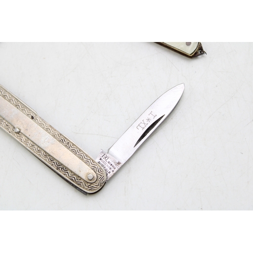 244 - An anglers / fisherman's multitool pocket knife with hook sizes engraved on scales, with measure in ... 